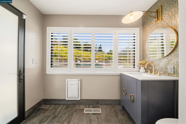330 Twin Peaks Ln, Alamo, CA 94507