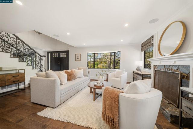 330 Twin Peaks Ln, Alamo, CA 94507