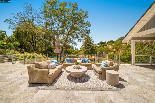 330 Twin Peaks Ln, Alamo, CA 94507