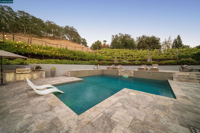 330 Twin Peaks Ln, Alamo, CA 94507