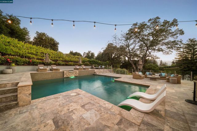 330 Twin Peaks Ln, Alamo, CA 94507