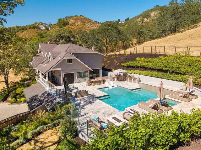 330 Twin Peaks Ln, Alamo, CA 94507