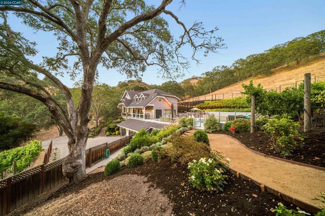 330 Twin Peaks Ln, Alamo, CA 94507