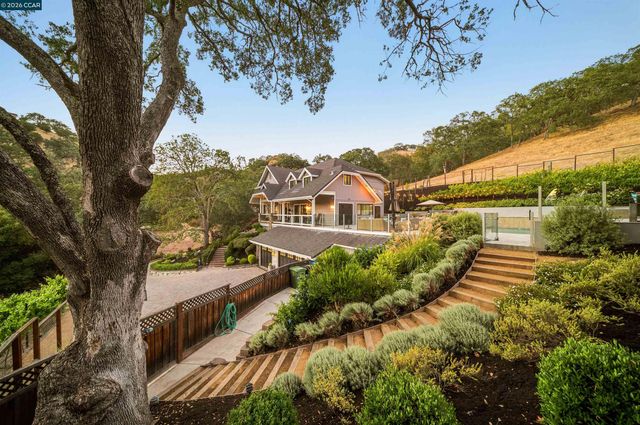 330 Twin Peaks Ln, Alamo, CA 94507
