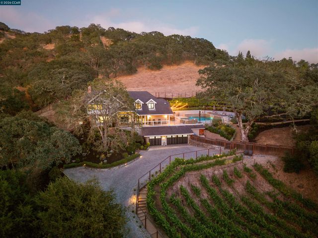 330 Twin Peaks Ln, Alamo, CA 94507