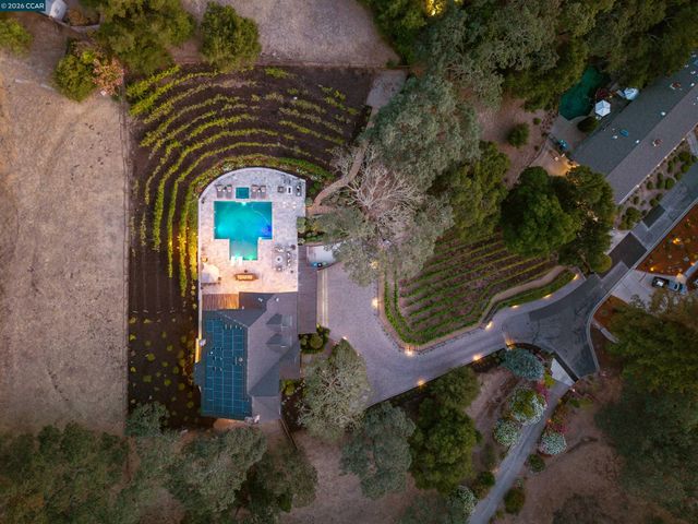 330 Twin Peaks Ln, Alamo, CA 94507