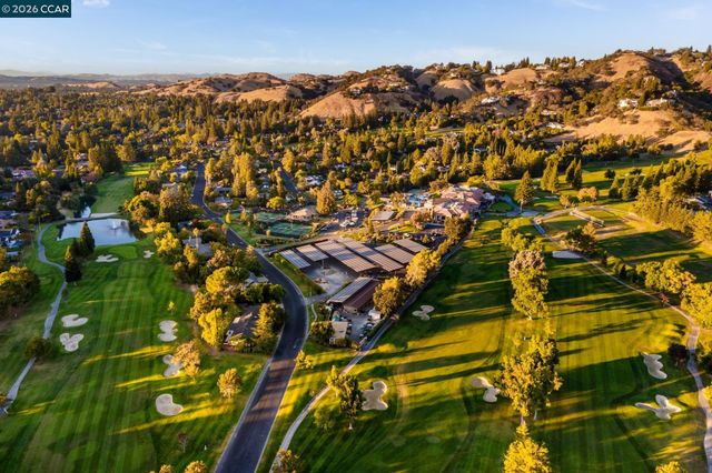 330 Twin Peaks Ln, Alamo, CA 94507