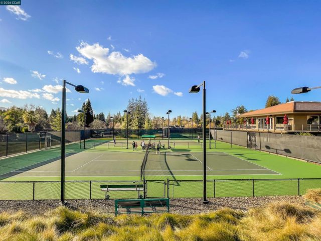 330 Twin Peaks Ln, Alamo, CA 94507