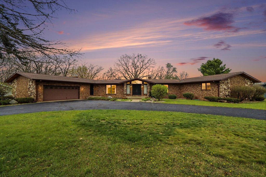 56585 Fairway Drive, Paw Paw Twp, MI 49079