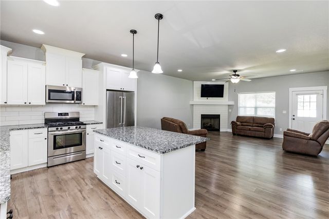 463 N Davis Street, Pea Ridge, AR 72751