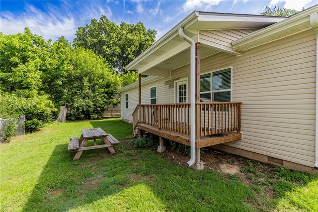 463 N Davis Street, Pea Ridge, AR 72751