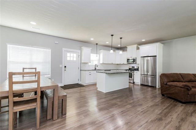 463 N Davis Street, Pea Ridge, AR 72751