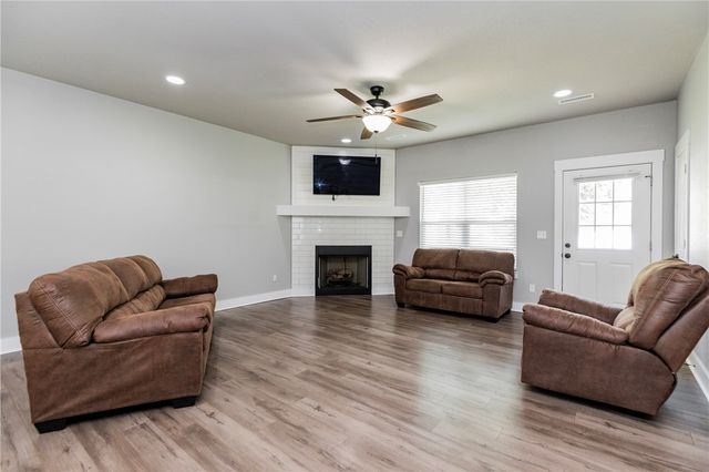 463 N Davis Street, Pea Ridge, AR 72751