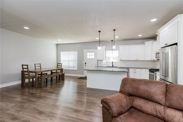 463 N Davis Street, Pea Ridge, AR 72751