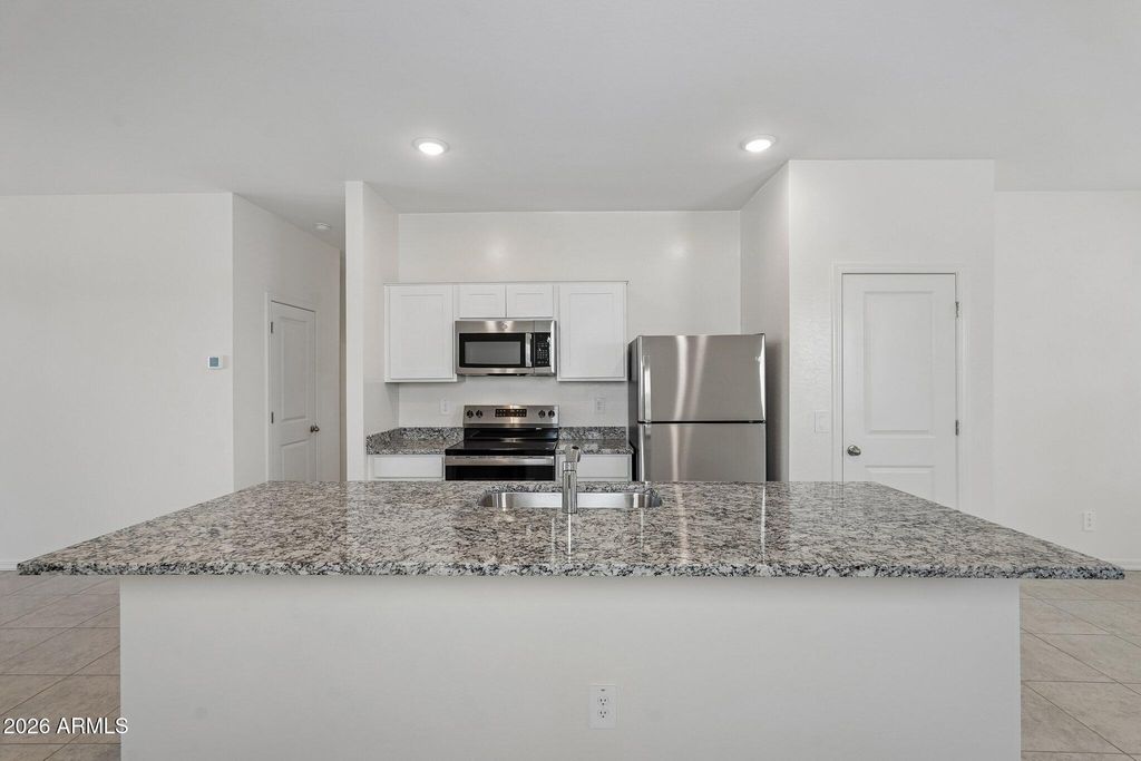 Image 10 of property listing at 6443 S 78TH Lane, Laveen, AZ 85339