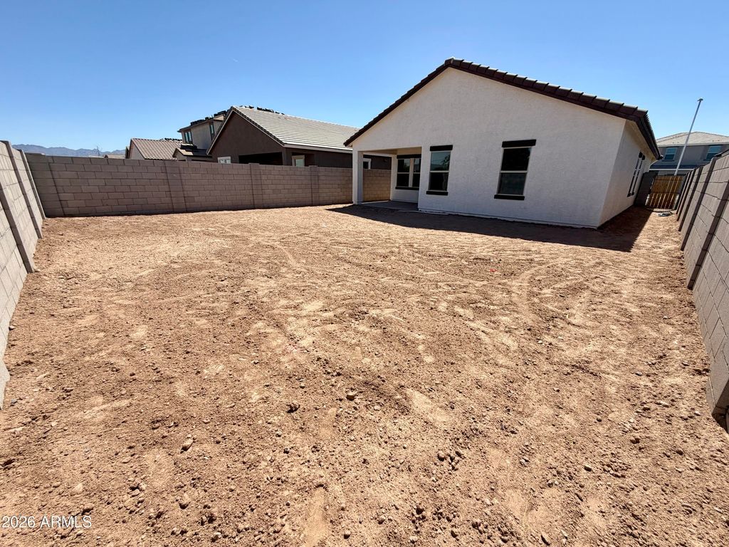 Image 17 of property listing at 6443 S 78TH Lane, Laveen, AZ 85339