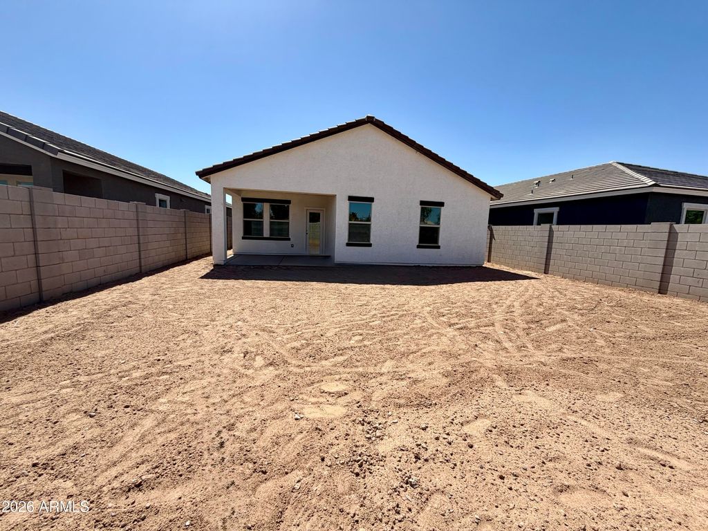 Image 18 of property listing at 6443 S 78TH Lane, Laveen, AZ 85339