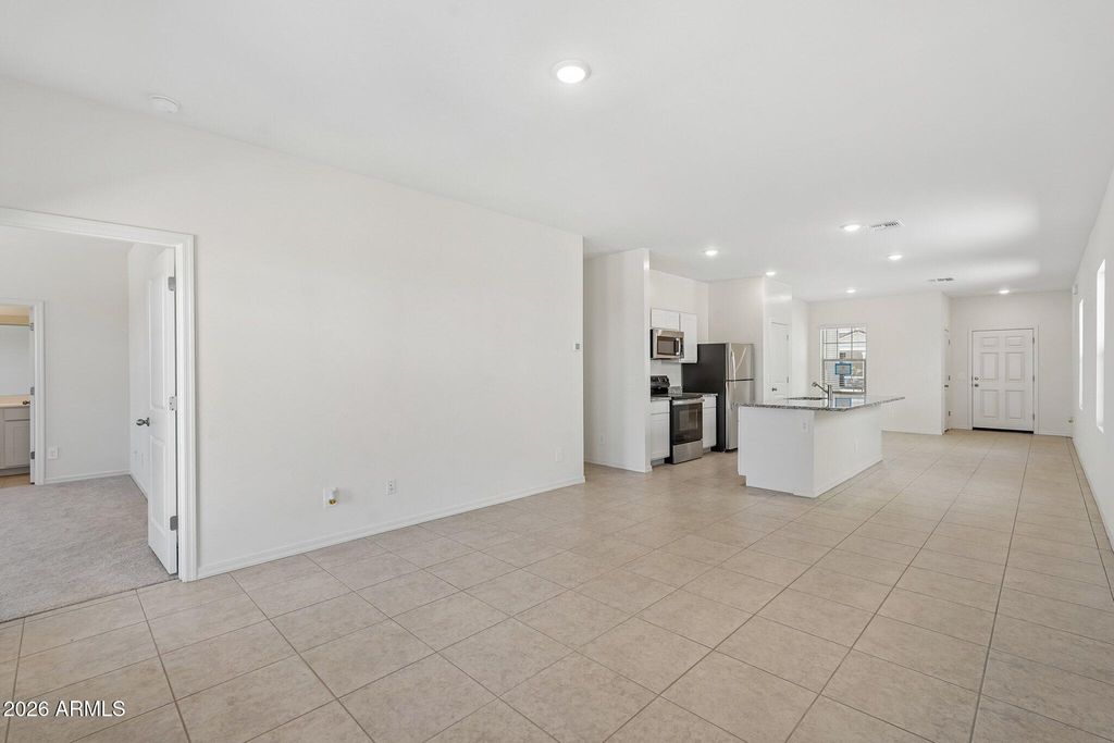 Image 7 of property listing at 6443 S 78TH Lane, Laveen, AZ 85339