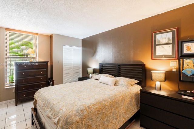 1440 Brickell Bay Dr 203, Miami, FL 33131