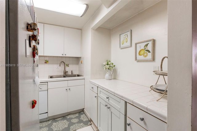 1440 Brickell Bay Dr 203, Miami, FL 33131