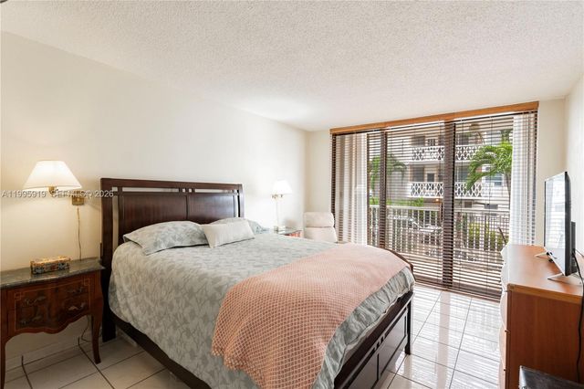 1440 Brickell Bay Dr 203, Miami, FL 33131