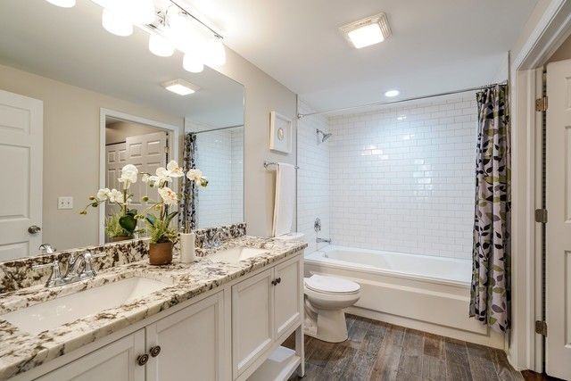 343 W OLD TOWN Court 205, Chicago, IL 60610