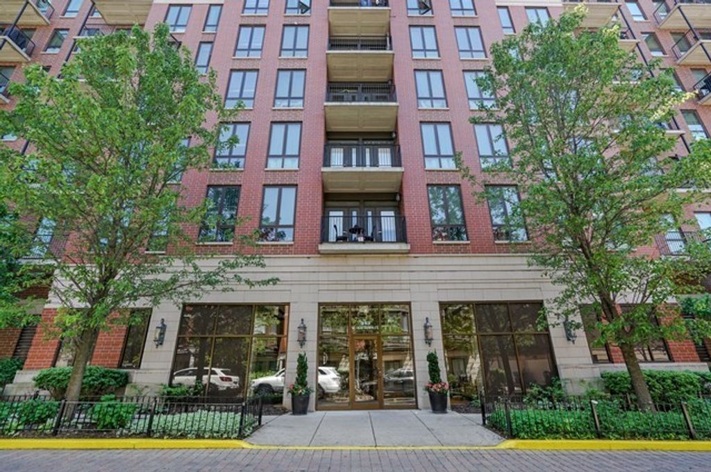 343 W OLD TOWN Court 205, Chicago, IL 60610