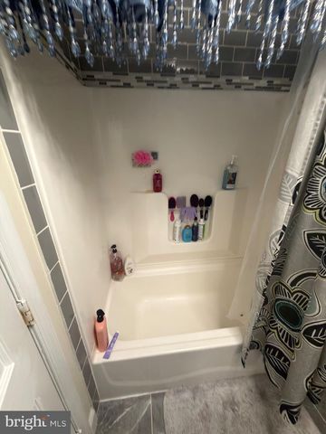 1005 LANDOVER DR, Reading, PA 19605