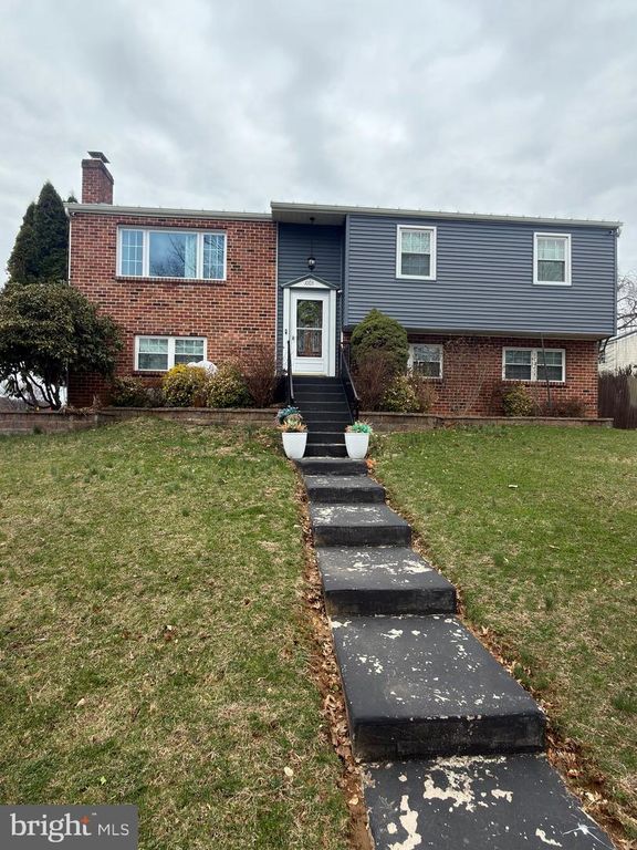 1005 LANDOVER DR, Reading, PA 19605
