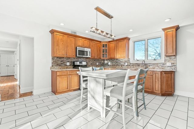 11 Symonds St 2, Salem, MA 01970