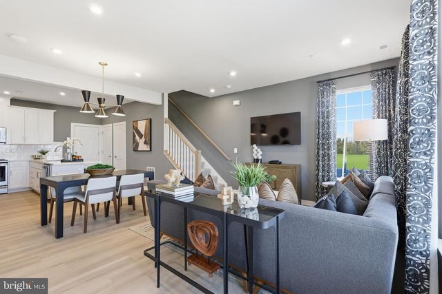 17644 HAWKINS LN, Dumfries, VA 22026