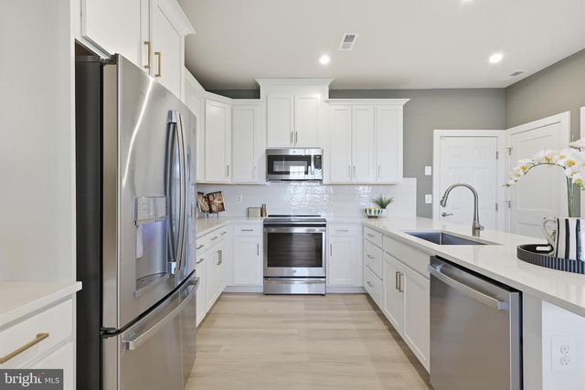 17644 HAWKINS LN, Dumfries, VA 22026