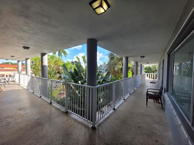 201 S Lakeside Drive 8, Lake Worth Beach, FL 33460