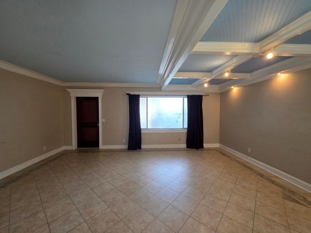 201 S Lakeside Drive 8, Lake Worth Beach, FL 33460