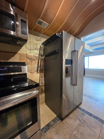 201 S Lakeside Drive 8, Lake Worth Beach, FL 33460