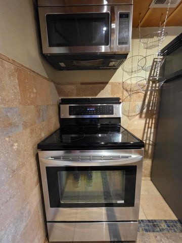 201 S Lakeside Drive 8, Lake Worth Beach, FL 33460