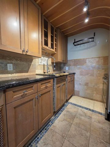 201 S Lakeside Drive 8, Lake Worth Beach, FL 33460