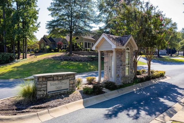 393 Mountain Terrace Circle, Maumelle, AR 72113