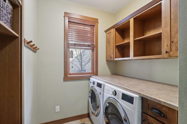 385 Wynnwood Drive, Verona, WI 53593