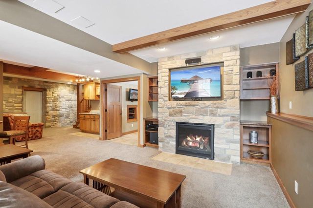 385 Wynnwood Drive, Verona, WI 53593