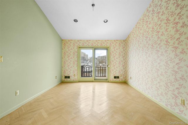 31 Clover Place, New Rochelle, NY 10805