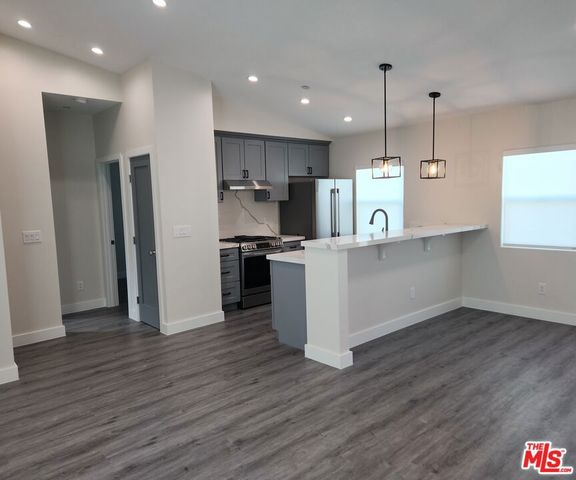 422 422-1 Almond Avenue, Monrovia, CA 91016