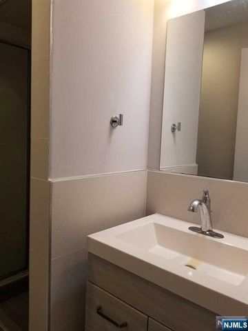 7 Lindley B, Tenafly, NJ 07670