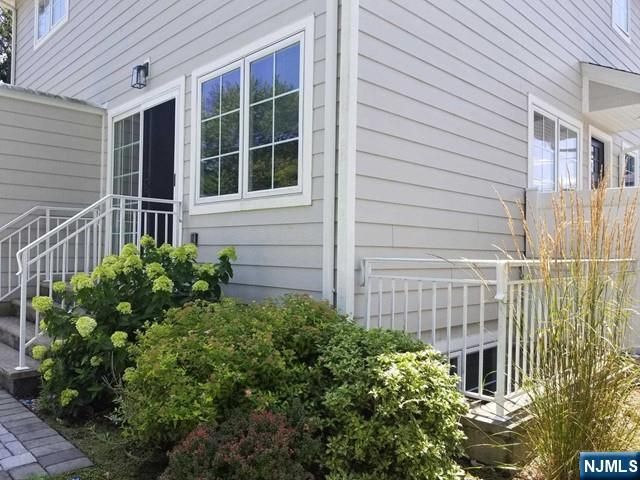 7 Lindley B, Tenafly, NJ 07670