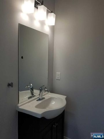 7 Lindley B, Tenafly, NJ 07670
