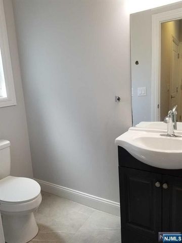7 Lindley B, Tenafly, NJ 07670