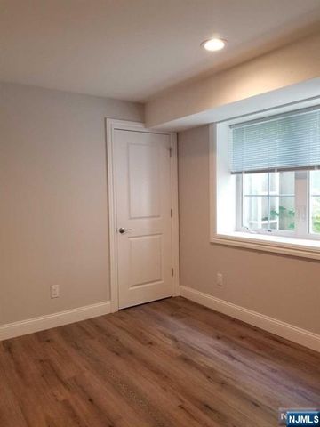 7 Lindley B, Tenafly, NJ 07670