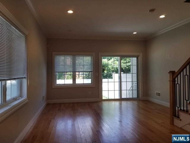 7 Lindley B, Tenafly, NJ 07670