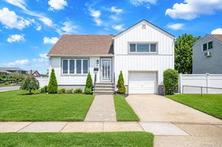 4 Martha Street, Freeport, NY 11520