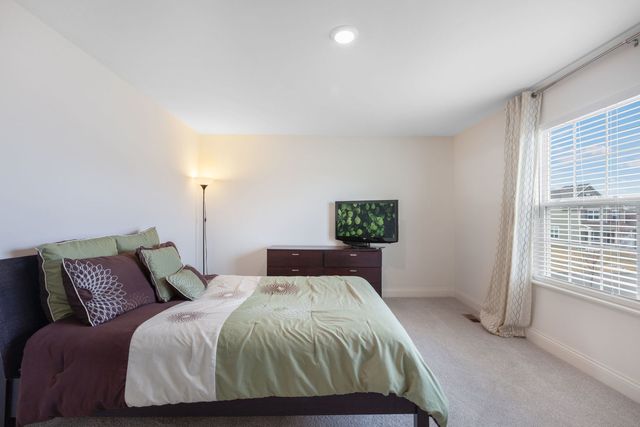 3579 Emerald Road, Elgin, IL 60124